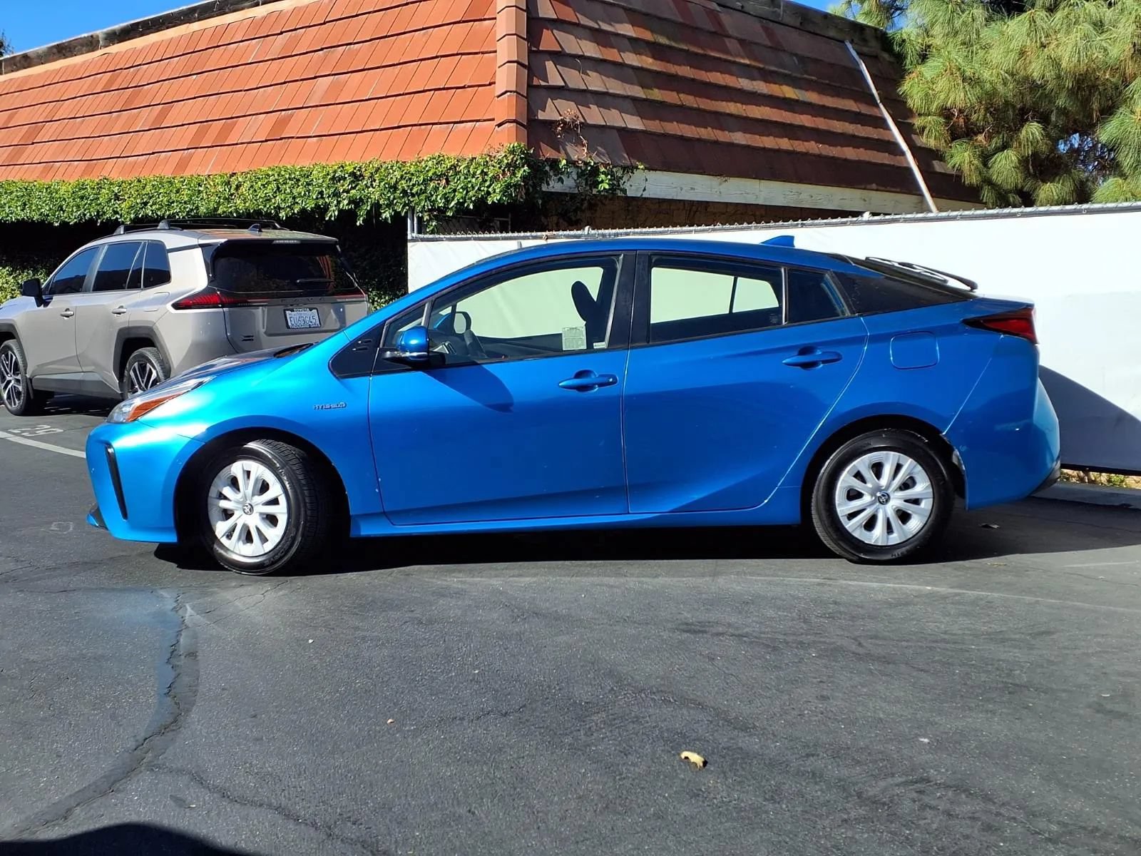 Used 2019 Toyota Prius LE w/ Carpet Mat Package FWD image 4