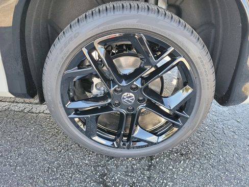 New 2026 Volkswagen Tiguan SE R-Line image 25