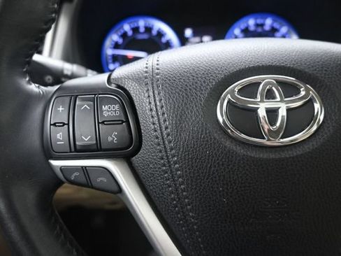 Used 2018 Toyota Highlander XLE FWD image 29