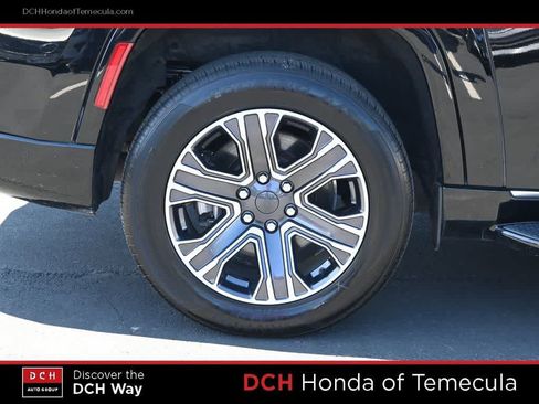 Used 2024 Jeep Wagoneer L Series II RWD image 24