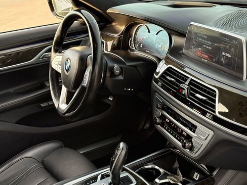 Used 2017 BMW 750i image 43