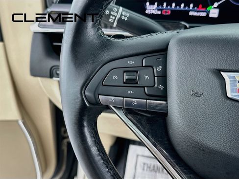 Used 2021 Cadillac Escalade Premium Luxury AWD/4WD image 16