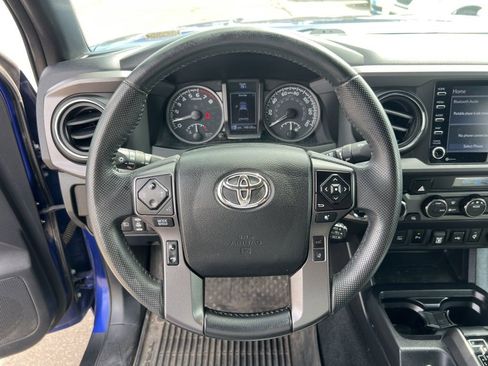 Used 2022 Toyota Tacoma TRD Off-Road w/ Technology Package AWD/4WD image 5