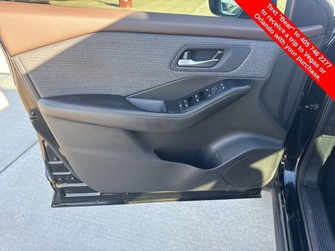 Used 2022 Nissan Rogue SV image 16