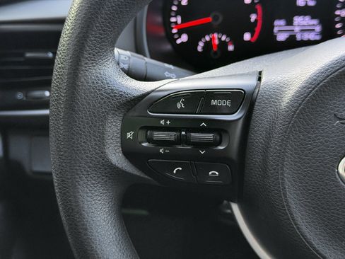 Used 2021 Kia Rio LX image 11