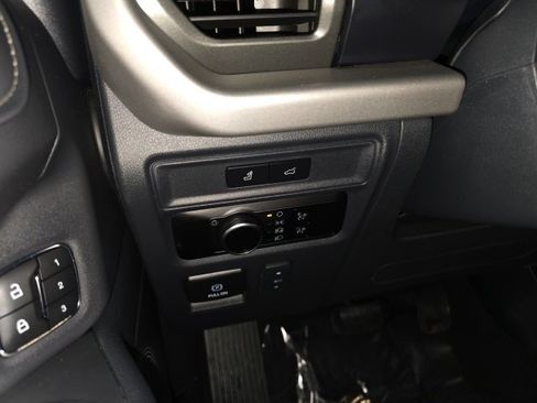 Certified 2024 Ford Expedition XLT image 27