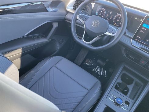 New 2026 Volkswagen Tiguan SE image 10