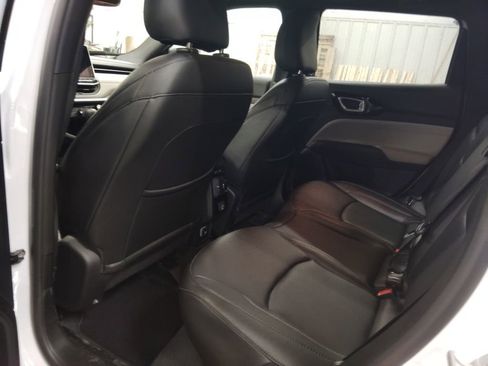 Used 2024 Jeep Compass Limited image 10