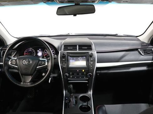 Used 2016 Toyota Camry SE w/ Moonroof Package FWD image 12