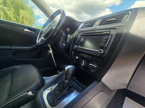 Used 2011 Volkswagen Jetta SE FWD image 26