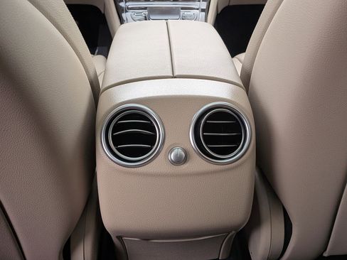 Used 2022 Mercedes-Benz GLC 300 4MATIC image 31