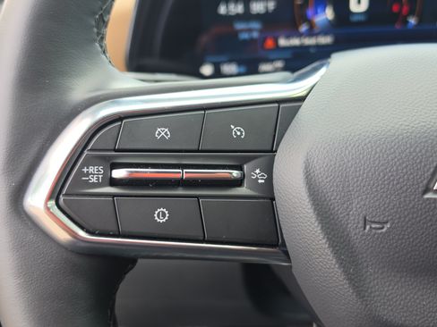 Used 2026 Chevrolet Equinox ACTIV w/ Convenience Package III AWD/4WD image 13
