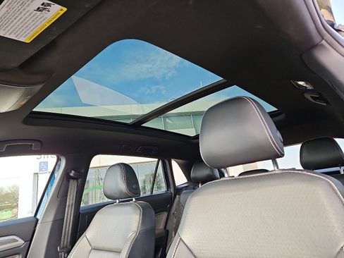 Certified 2022 Volkswagen Atlas Cross Sport SE w/ Panoramic Sunroof Package image 12