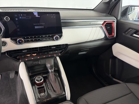 Certified 2025 GMC Canyon AT4 w/ AT4X Package AWD/4WD image 4