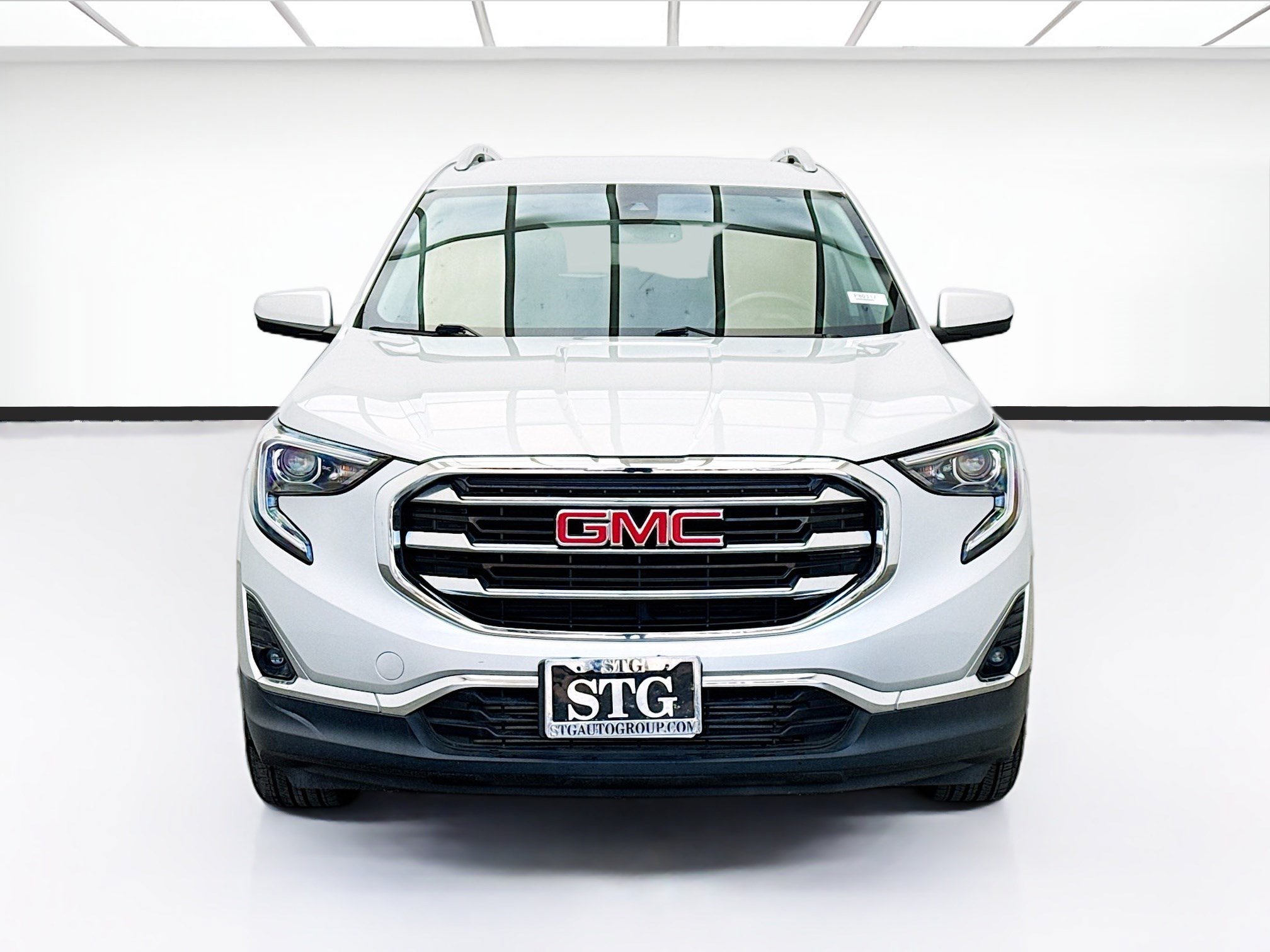 Used 2021 GMC Terrain SLT w/ Infotainment Package II FWD image 2