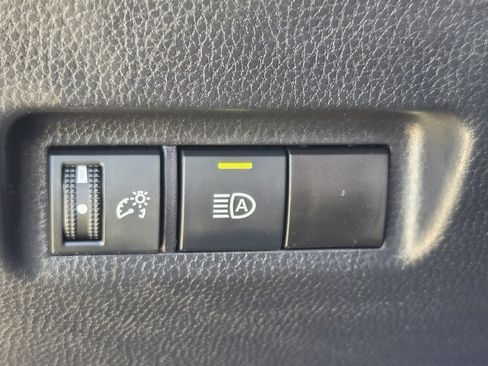 Used 2025 Toyota RAV4 XLE FWD image 25