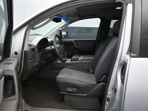 Used 2005 Nissan Titan SE RWD image 12