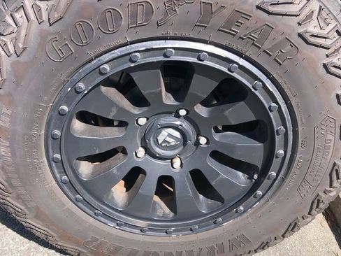 Used 2018 Toyota Tundra Limited w/ Limited Premium Package image 3