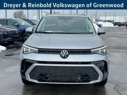 New 2026 Volkswagen Taos SE image 2