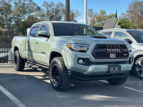 Used 2022 Toyota Tacoma TRD Sport w/ Technology Package AWD/4WD image 4