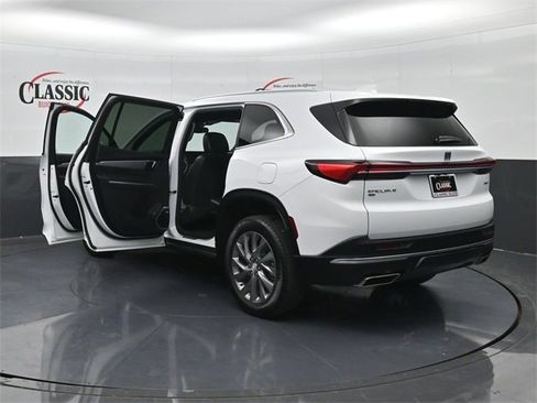 Used 2025 Buick Enclave Preferred image 31