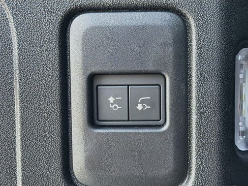 Used 2025 Land Rover Defender 110 S AWD/4WD image 13