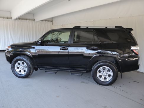 Used 2024 Toyota 4Runner SR5 Premium w/ Moonroof Package AWD/4WD image 24