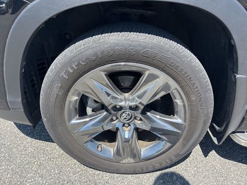 Used 2019 Toyota Highlander Limited Platinum image 11