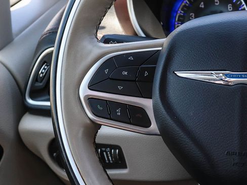 Used 2019 Chrysler Pacifica Limited FWD image 22