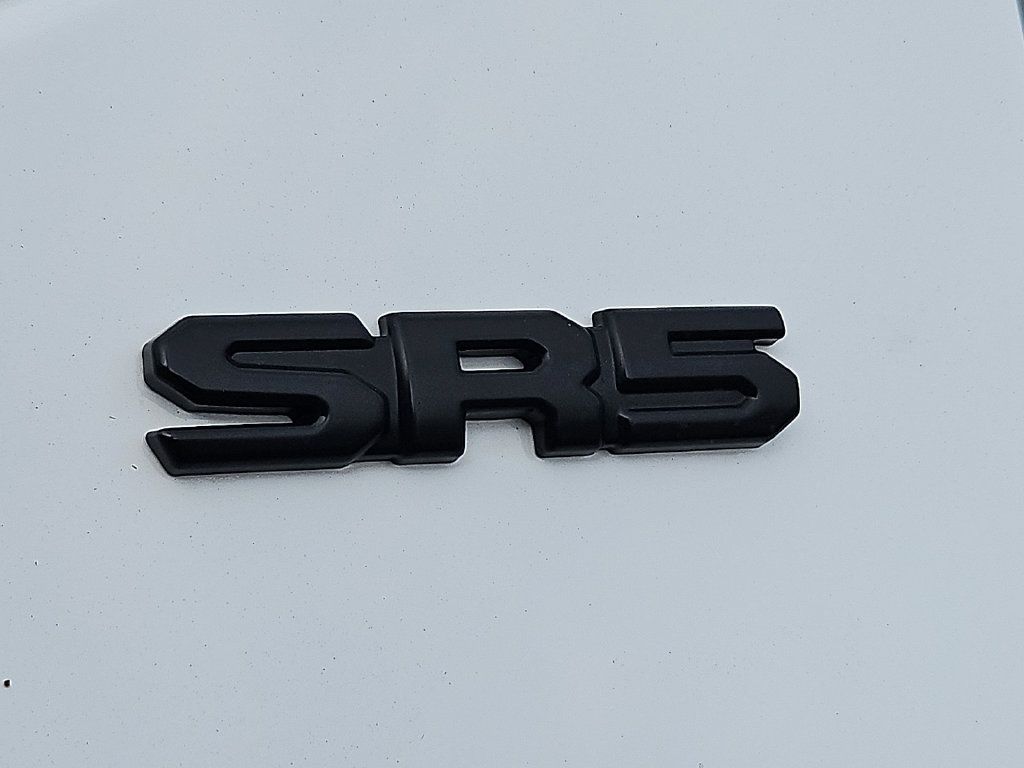 Used 2022 Toyota Tundra SR5 w/ SR5 Premium Package AWD/4WD image 31