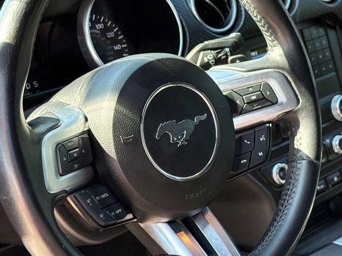 Used 2019 Ford Mustang Convertible RWD image 29