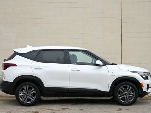 Used 2023 Kia Seltos LX AWD/4WD image 45