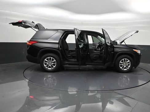 Used 2021 Chevrolet Traverse LS FWD image 33