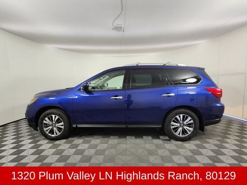 Used 2020 Nissan Pathfinder SL AWD/4WD image 2