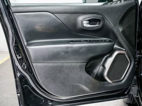 Used 2019 Jeep Renegade Limited image 17