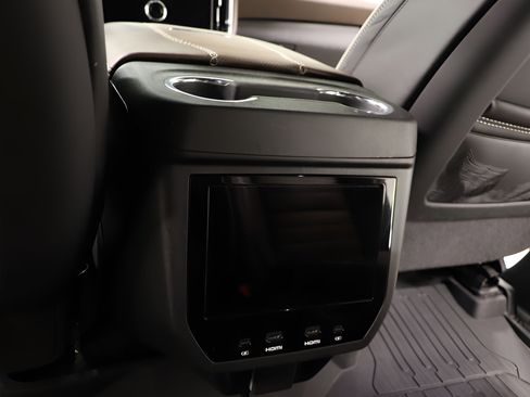 Used 2025 GMC Yukon Denali Ultimate AWD/4WD image 27