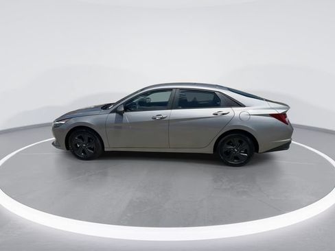Used 2023 Hyundai Elantra Blue FWD image 4