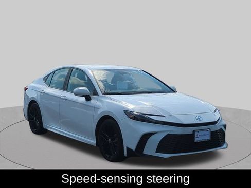Used 2025 Toyota Camry SE FWD image 3