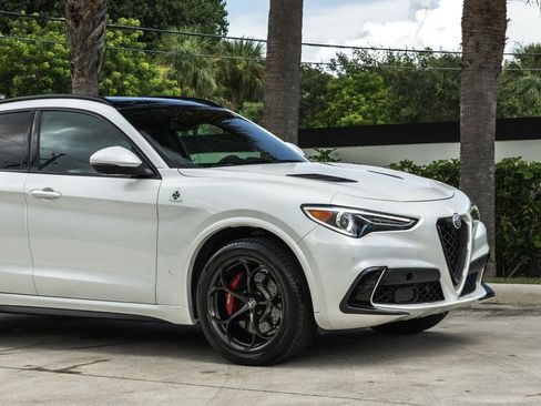 Used 2018 Alfa Romeo Stelvio Quadrifoglio w/ Driver Assist Dynamic Package AWD/4WD image 11