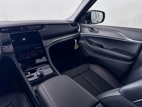 New 2025 Jeep Grand Cherokee L Limited w/ Luxury Tech Group II image 28