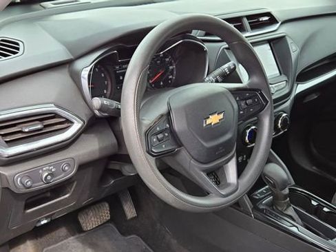 Used 2023 Chevrolet TrailBlazer LT FWD image 9