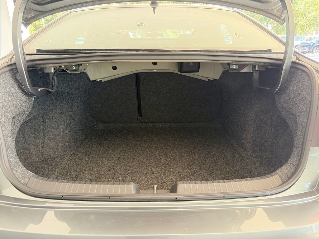 Certified 2023 Volkswagen Jetta SE FWD image 35