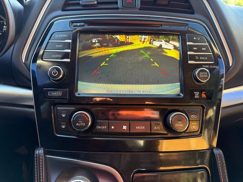 Used 2016 Nissan Maxima SR FWD image 21