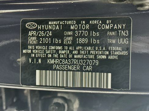 Used 2024 Hyundai Venue Limited FWD image 40