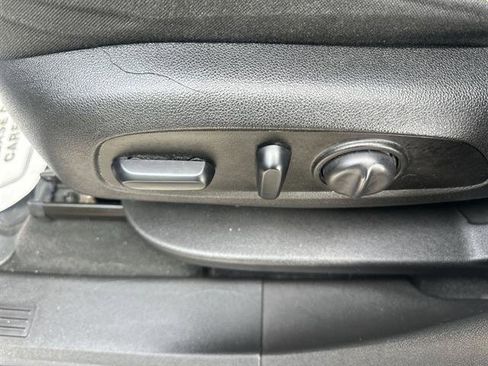 Used 2018 Chevrolet Equinox LT image 17