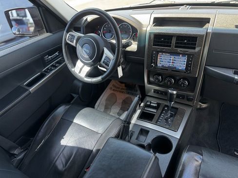 Used 2012 Jeep Liberty Limited Jet w/ Comfort/Convenience Group image 15