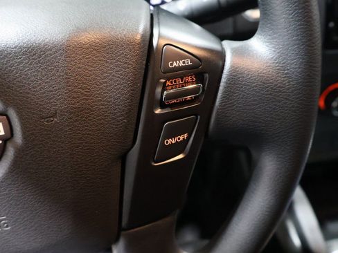 Used 2024 Nissan Frontier SV image 39