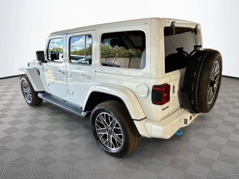 Used 2023 Jeep Wrangler Unlimited Sahara AWD/4WD image 8