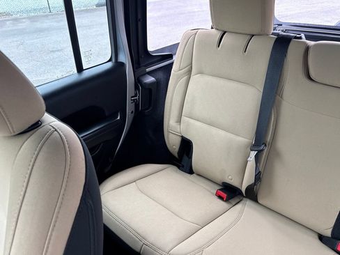 Used 2018 Jeep Wrangler Unlimited Sport AWD/4WD image 32