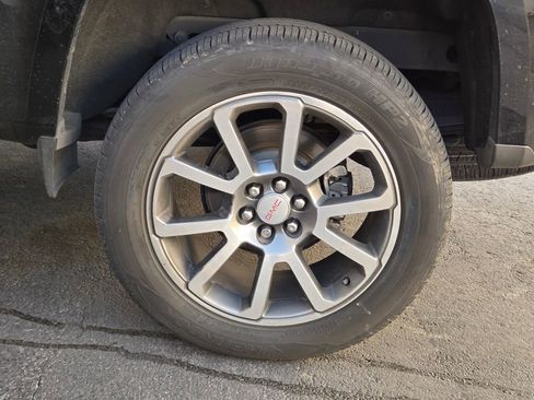 Used 2018 GMC Canyon Denali image 3